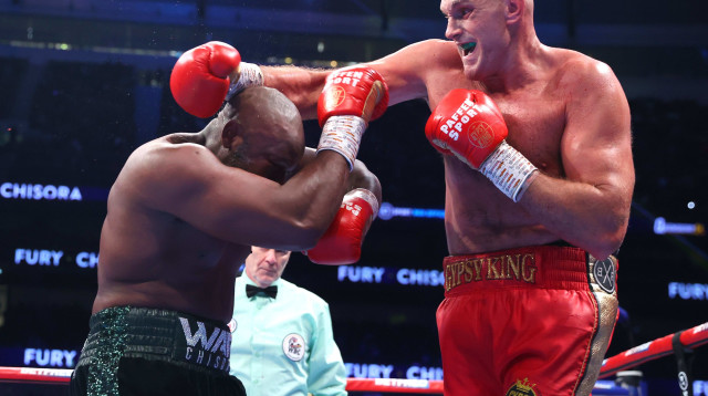 טייסון פיורי גובר על דרק צ'יסורה (צילום: GettyImages, Mikey Williams/Top Rank Inc)