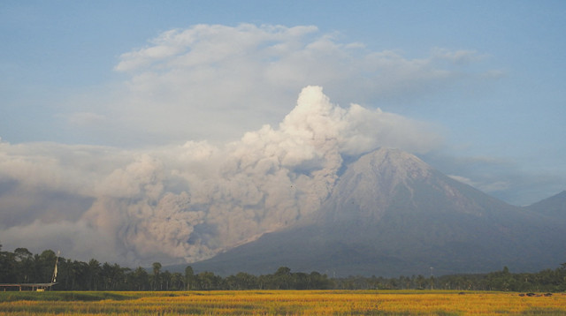 התפרצות הר הגעש  (צילום: רויטרס)