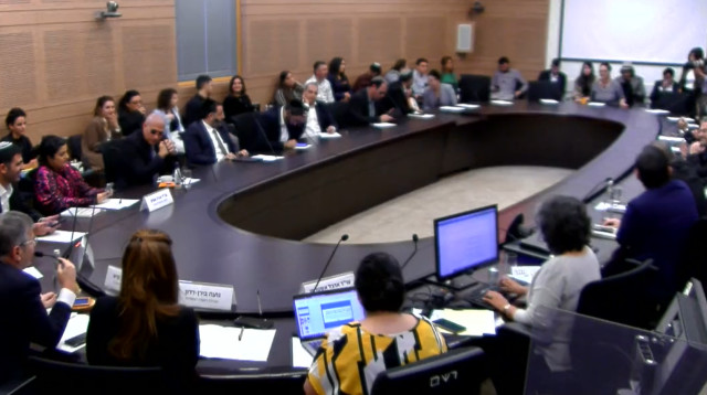 מהומה בוועדה המסדרת סביב נושא הלהט"ב (צילום: צילום מסך מערוץ הכנסת)