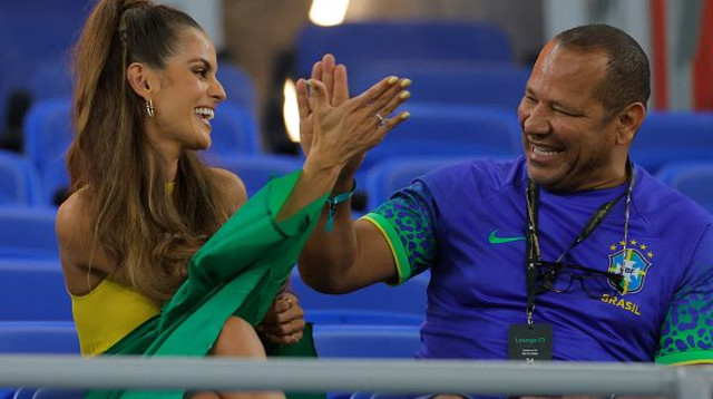 איזבל גולארט לצד אבא של ניימאר (צילום: ODD ANDERSEN / Contributor)