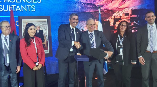 פתיחת כנס התאחדות משרדי הנסיעות במרקש. במרכז: קרני ומנכ"ל המשרד הלאומי לתיירות של מרוקו (צילום: משה כהן)