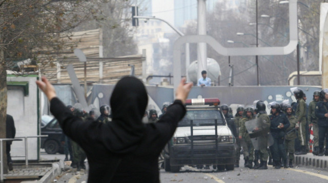 מחאת החיג'אב בטהרן (צילום:  REUTERS/Stringer)