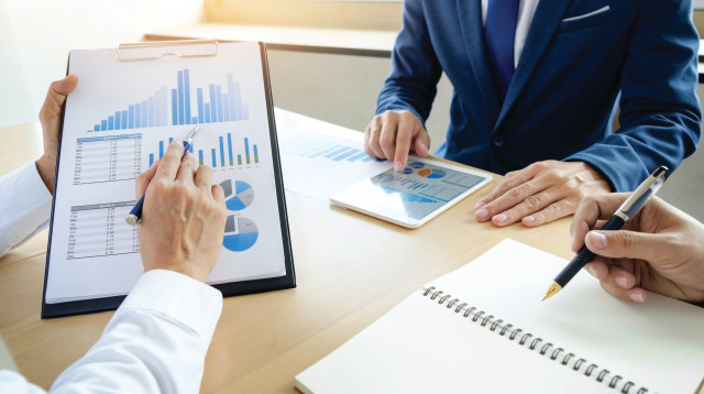 חשבונות והלוואות (צילום: אינג אימג')