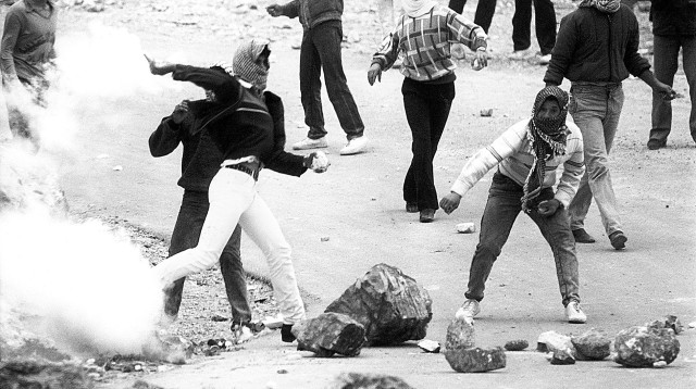 האינתיפאדה הראשונה  (צילום: יצחק אלהרר, סקופ 80)