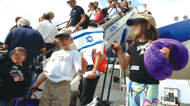 עולים חדשים בנתב"ג, ארכיון (צילום: גיא אסייג, פלאש 90)