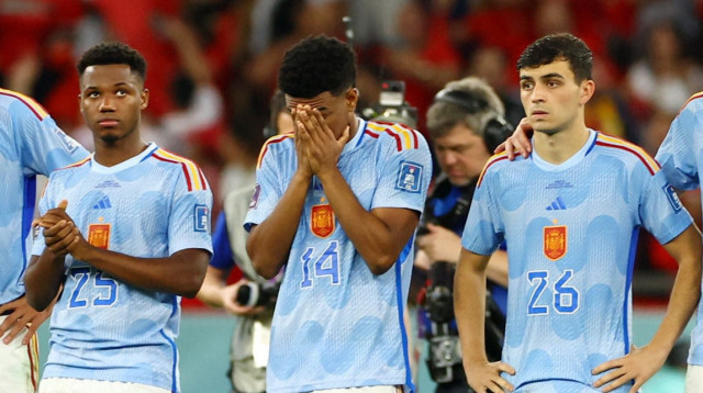 קריסה טוטאלית. שחקני ספרד (צילום: רויטרס)