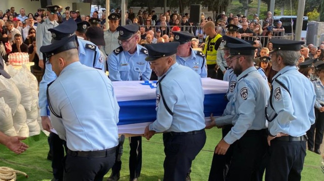 משה מזרחי הובא למנוחות (צילום: אבשלום ששוני)