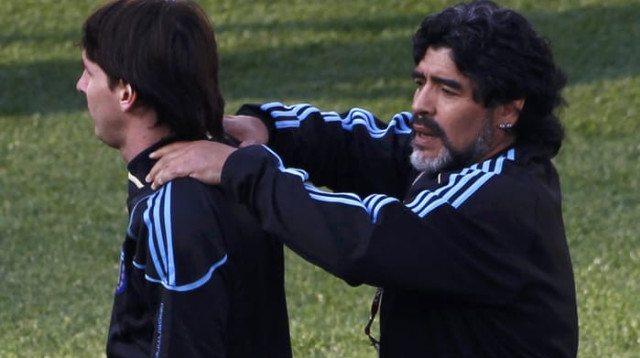 ניסה לזרז תהליכים. דייגו מראדונה עם ליאונל מסי ב-2010 (צילום: רויטרס)