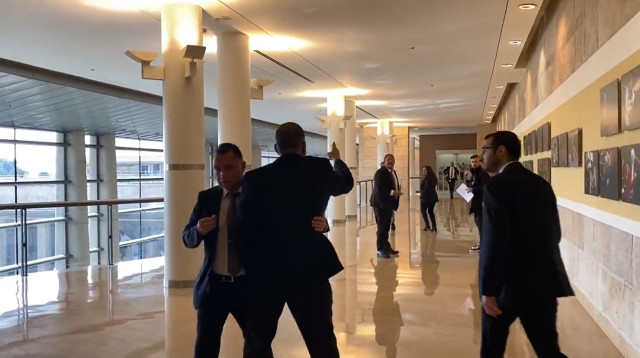 העימות בין ח"כ איתמר בן גביר וח"כ וואליד טאהא (צילום: נדב אלימלך)