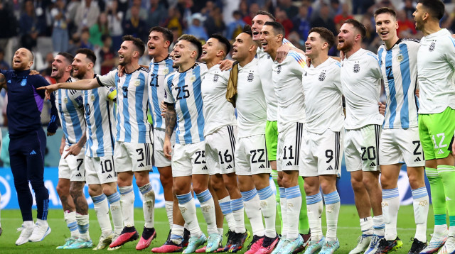 שחקני נבחרת ארגנטינה חוגגים (צילום: רויטרס)