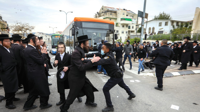 עימות בין שוטרים לחרדים בבית שמש (צילום: יעקב לדרמן פלאש 90)