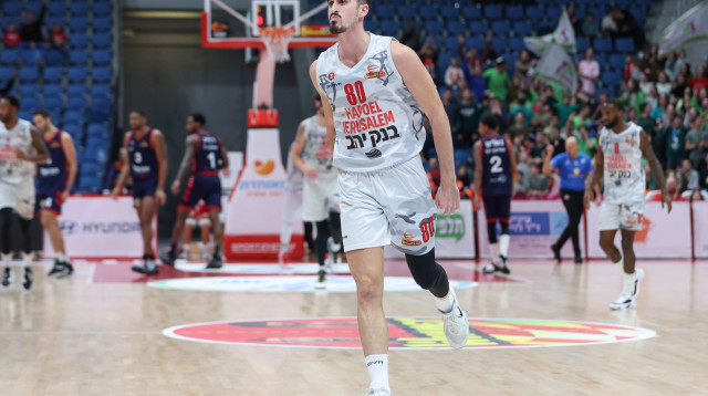 שחקן הפועל ירושלים אור קורנליוס (צילום: לירון מולדובן)