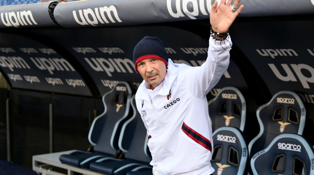 סינישה מיכאילוביץ' על הספסל של בולוניה (צילום: GettyImages, Marco Rosi - SS Lazio)