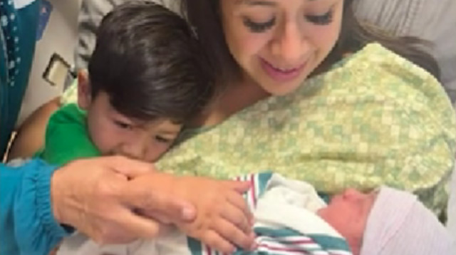 ילדה את בתה וגילתה כי יש לקטוע את ידיה ורגליה (צילום: פייסבוק)