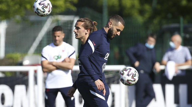 קארים בנזמה, אנטואן גריזמן באימון נבחרת צרפת, מאי 2021 (צילום: GettyImages, John Berry)