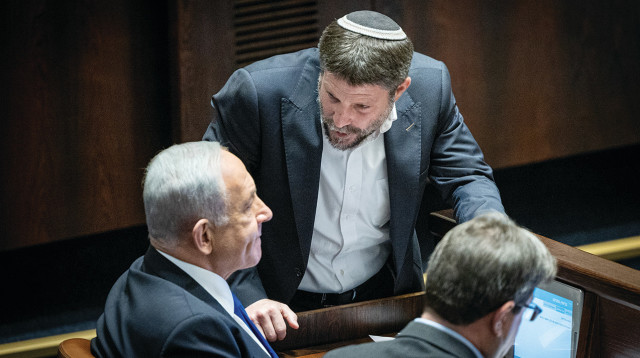 נתניהו וסמוטריץ' בכנסת  (צילום: יונתן זינדל פלאש 90)