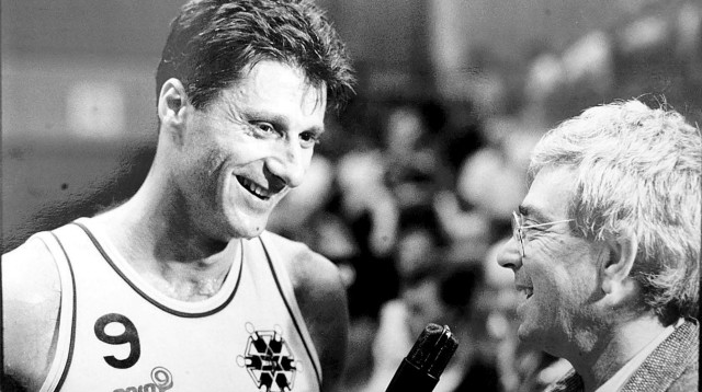 אחד הרגעים הגדולים. ארבל עם מיקי ברקוביץ' ב-1981 (צילום: אלכס רוזקובסקי, רפרודוקציה)