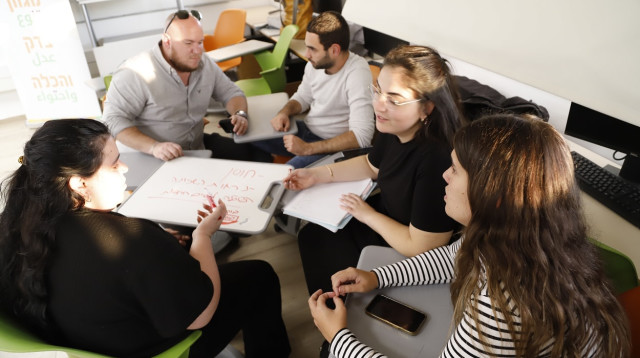 האקתון "מובילים שינוי" (צילום: מכללת קיי)