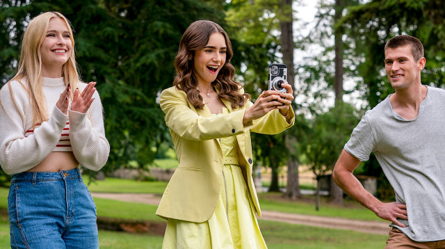 אמילי בפריז (צילום: מתוך נטפליקס)