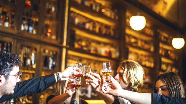 וויסקי בר  (צילום: אסף קרלה)