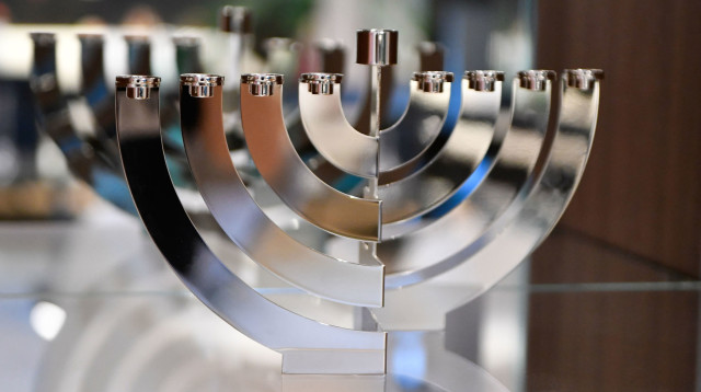 מסורת יהודית מפוארת. חנוכייה של "הצורפים" (צילום: צחי קיבנשטיין)