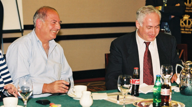 ארתור פינקלשטיין עם נתניהו  (צילום: פלאש 90)