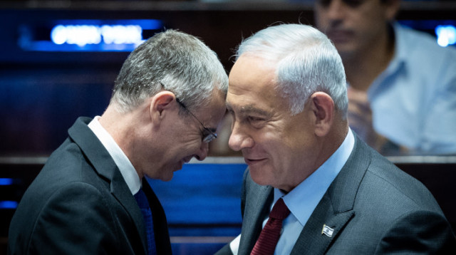 יריב לוין ובנימין נתניהו (צילום: יונתן זינדל, פלאש 90)