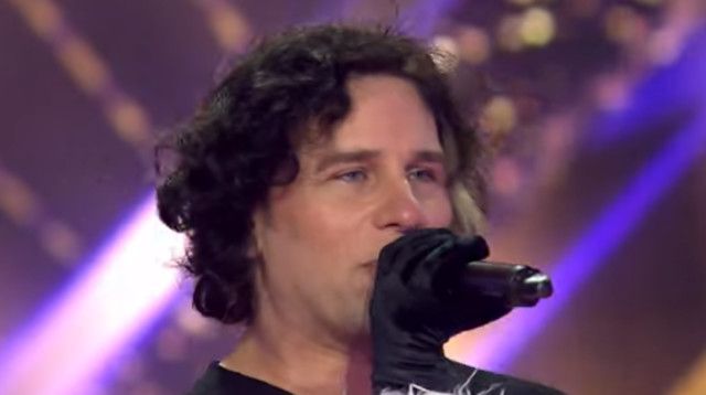 סקאזי ב"זמר במסכה" (צילום: צילום מסך קשת 12)