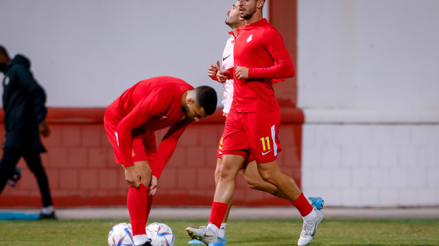 דור ג'אן שחקן מ.ס. אשדוד בחימום (צילום: מאור אלקסלסי)