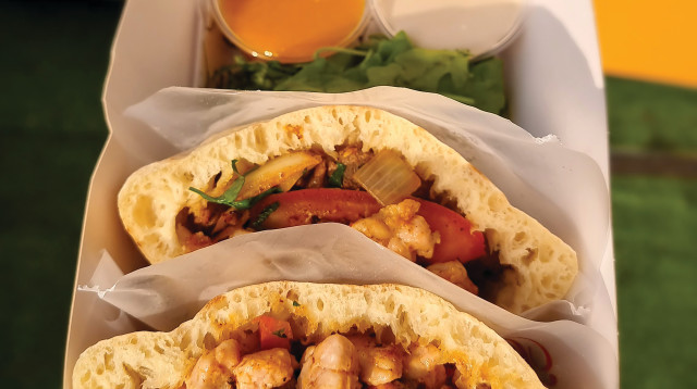 פיתה מרקט- התרנגול הכחול (צילום: פרטי)