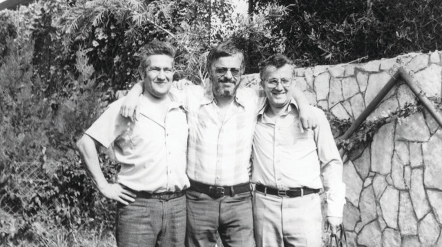 יוסי בנאי עם שימעון מאיר (סימון) משמאל ומואיז הקטן  (צילום: אלבום פרטי)