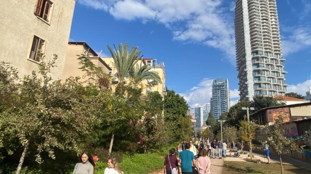 יום שמשי בתל אביב (צילום: אבשלום ששוני)