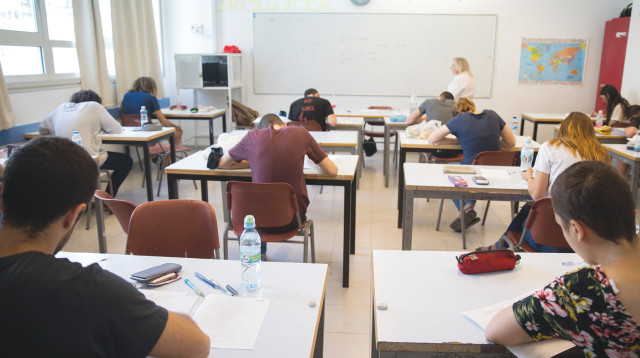 תלמידים בבית ספר (צילום: נעם ריבקין פנטון)