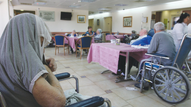 בית אבות, אילוסטרציה (צילום: אנה קפלן, פלאש 90)