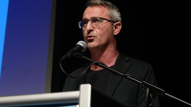 הסופר אשכול נבו בכנס להגנה על החינוך הממלכתי (צילום: אבשלום ששוני)