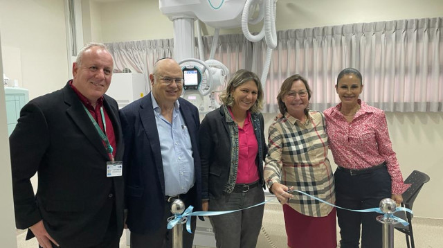 חניכת מכשיר הרנטגן (צילום: דוברות שמיר אסף הרופא)
