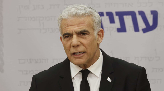 יאיר לפיד בישיבת סיעת יש עתיד (צילום: מרק ישראל סלם)