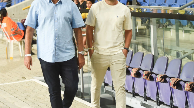 איך מרימים את העסק? בוקסנבוים (מימין) לצד איציק ניסנוב (צילום: ברני ארדוב)