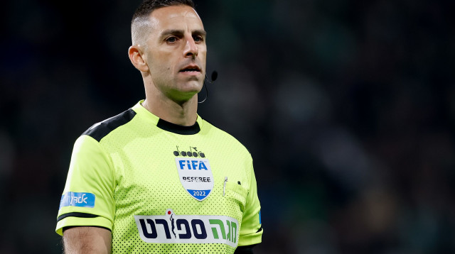 רועי ריינשרייבר שופט כדורגל (צילום: מאור אלקסלסי)