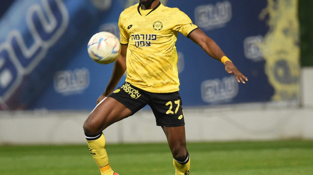 פטירק טוומאסי שחקן מכבי נתניה (צילום: ברני ארדוב)