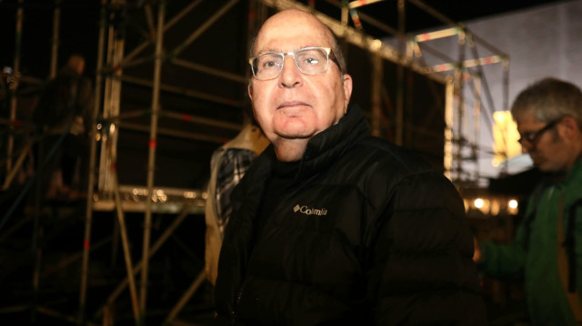 בוגי יעלון מגיע להפגנה בכיכר הבימה בתל אביב  (צילום: גדעון מרקוביץ'/TPS)