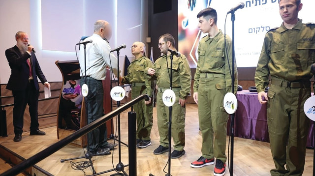 מתגייסים לסייבר (צילום: יעקב דדון)