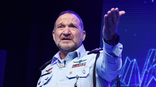 המפכ"ל קובי שבתאי  (צילום: ראובן קסטרו)