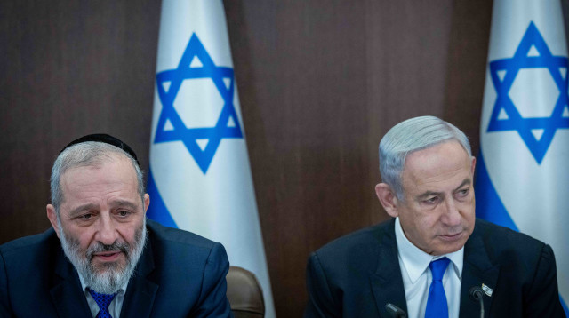 בנימין נתניהו, אריה דרעי (צילום: יונתן סינדל, פלאש 90)