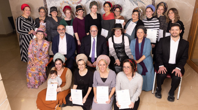 הנשים שקיבלו את התעודות מטעם המדינה (צילום: ג'ארד ברנשטין)