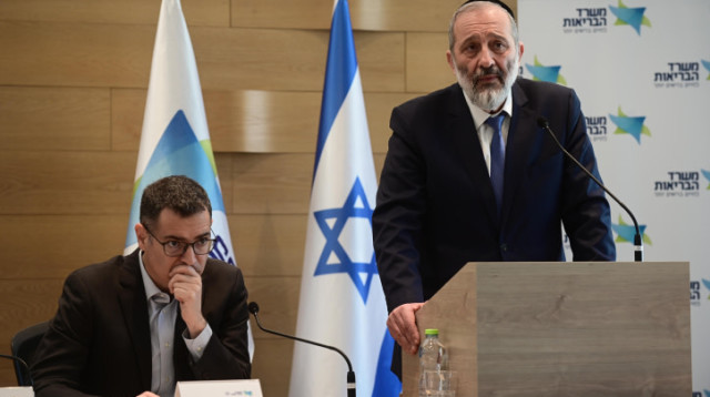 משה בר סימן טוב במשרד הבריאות (צילום: תומר נויברג פלאש 90)