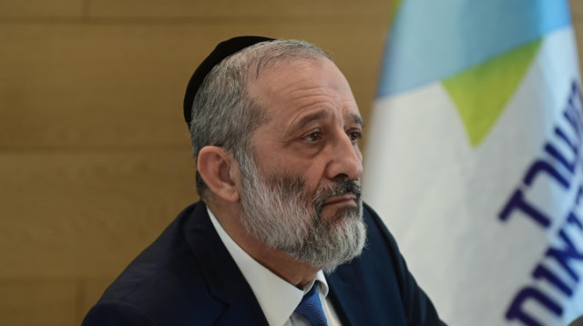 אריה דרעי במשרד הבריאות (צילום: תומר נויברג פלאש 90)