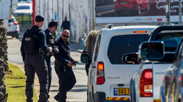 כוחות משטרה בערערה (צילום: דוברות המשטרה)