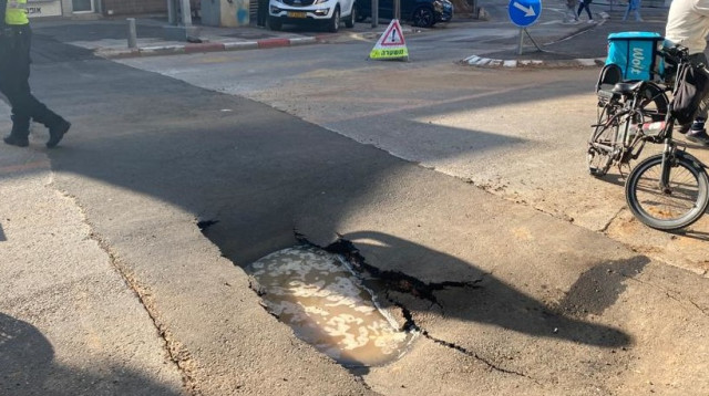 הבור באלנבי בתל אביב (צילום: אבשלום ששוני)