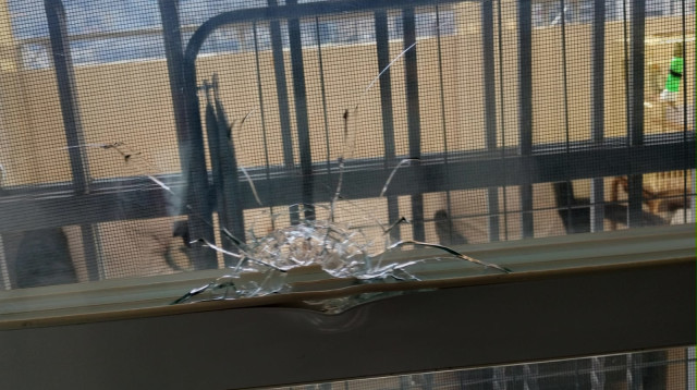 הזכוכית המנופצת בפסגת זאב (צילום: תיעוד מבצעי מד"א)